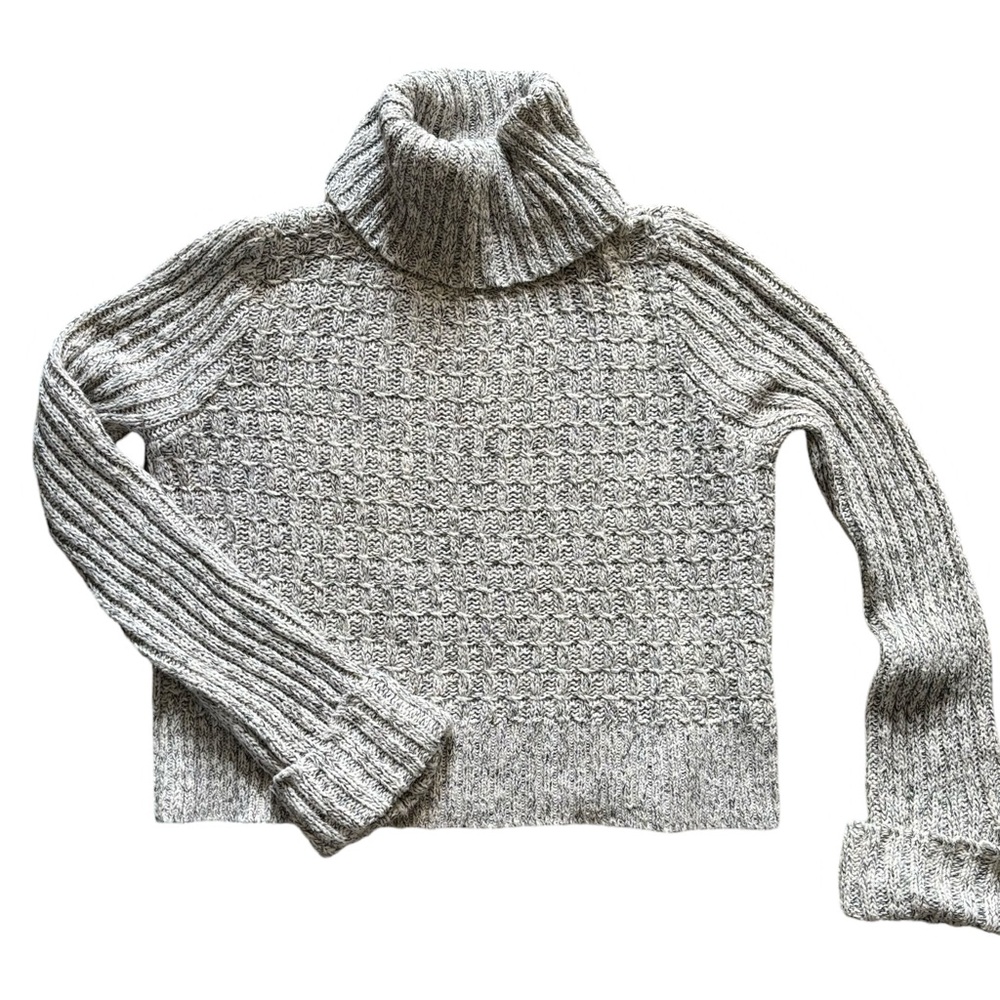 Free People sweater gray and white cotton cropped turtleneck/cowl neck medium